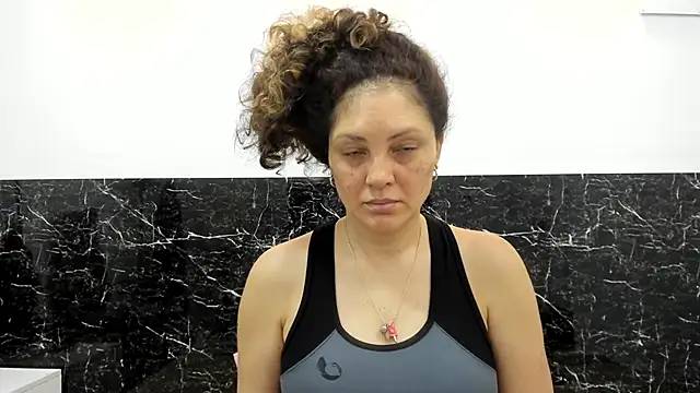 Snapshot of Juliabadlee chatting on February 8, 12:06 am Juliabadlee online show from February 8, 12:06 am