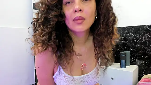 Snapshot of Juliabadlee chatting on March 16, 12:12 am Juliabadlee online show from March 16, 12:12 am