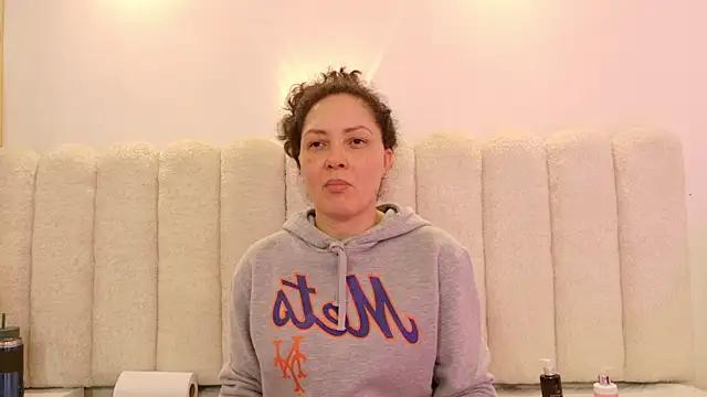 Snapshot of Juliabadlee chatting on March 24, 11:32 pm Juliabadlee online show from March 24, 11:32 pm