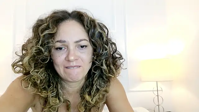 Snapshot of Juliabadlee chatting on July 13, 2:03 am Juliabadlee online show from July 13, 2:03 am