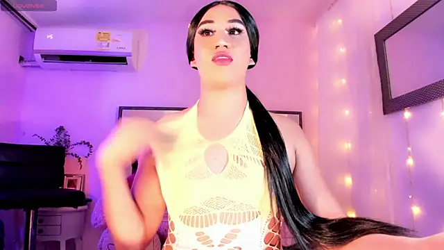 Snapshot of ShantalGirs chatting on October 5, 7:23 pm ShantalGirs online show from October 5, 7:23 pm