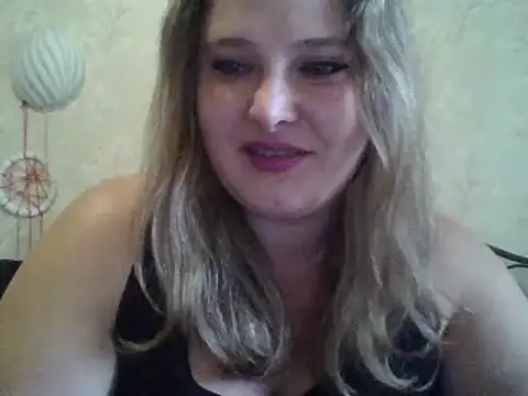 Snapshot of ParisMimi chatting on October 17, 9:34 am ParisMimi online show from October 17, 9:34 am
