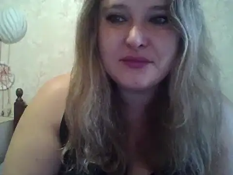 Snapshot of ParisMimi chatting on October 20, 8:15 am ParisMimi online show from October 20, 8:15 am