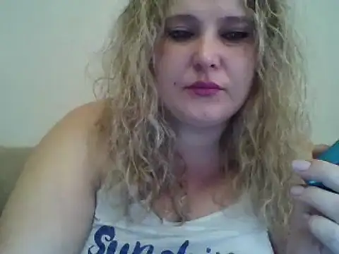 Snapshot of ParisMimi chatting on November 13, 9:41 am ParisMimi online show from November 13, 9:41 am