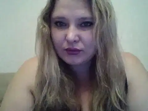 Snapshot of ParisMimi chatting on December 5, 6:44 am ParisMimi online show from December 5, 6:44 am