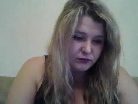 Snapshot of ParisMimi chatting on December 17, 8:53 am ParisMimi online show from December 17, 8:53 am