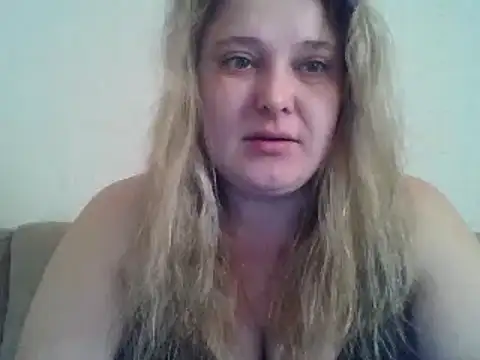 Snapshot of ParisMimi chatting on February 4, 7:25 am ParisMimi online show from February 4, 7:25 am