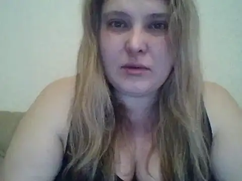 Snapshot of ParisMimi chatting on February 5, 7:24 am ParisMimi online show from February 5, 7:24 am