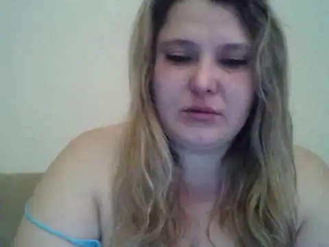 Snapshot of ParisMimi chatting on February 6, 7:23 am ParisMimi online show from February 6, 7:23 am