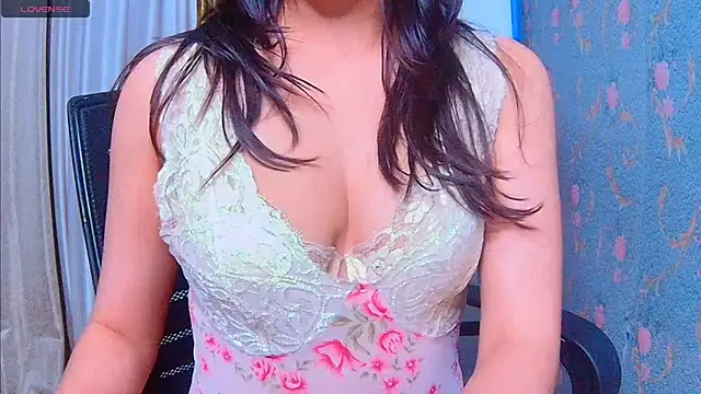 Snapshot of Aashika-Kaur chatting on December 8, 6:33 am Aashika-Kaur online show from December 8, 6:33 am