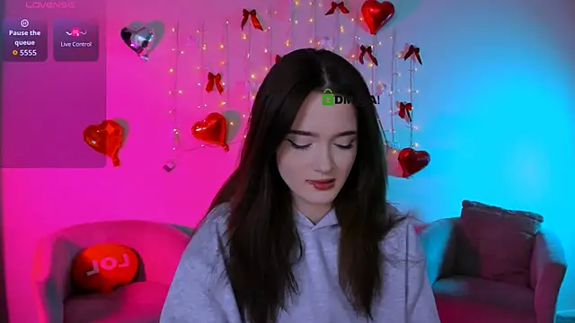 liana kisses online show from April 7, 7:03 pm