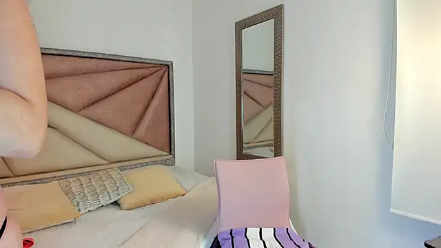 BarbaraKnox  online show from November 22, 11:59 pm