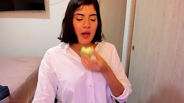 misstoya online show from March 12, 1:45 am