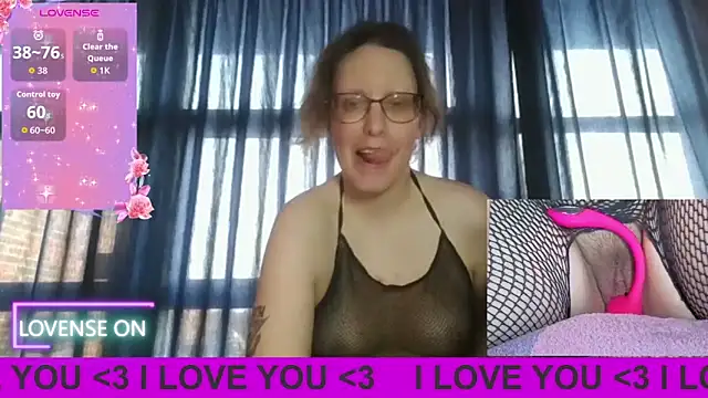 PernillaGirl online show from April 12, 4:23 pm