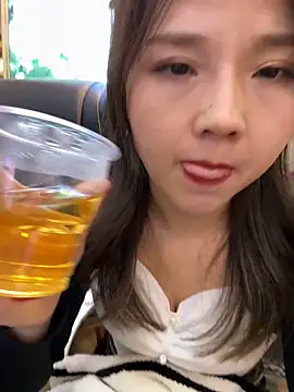 Snapshot of Efangfang chatting on January 8, 12:58 pm Efangfang online show from January 8, 12:58 pm