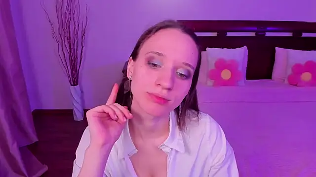 StaceySunny online show from April 10, 5:28 pm