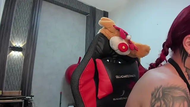 selene red  online show from April 6, 4:46 am