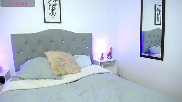 Snapshot of AnnyMichelle_ chatting on December 13, 12:20 am AnnyMichelle  online show from December 13, 12:20 am