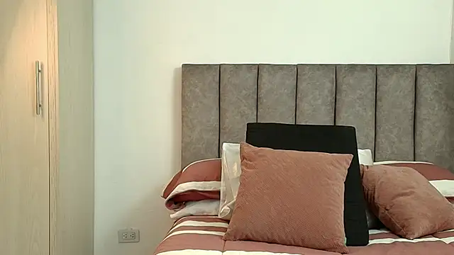 karina lewis  online show from April 15, 5:47 am