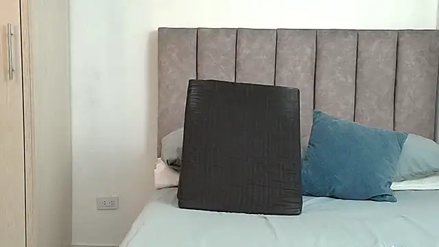 Snapshot of karina_lewis_ chatting on July 6, 6:21 am karina lewis online show from July 6, 6:21 am