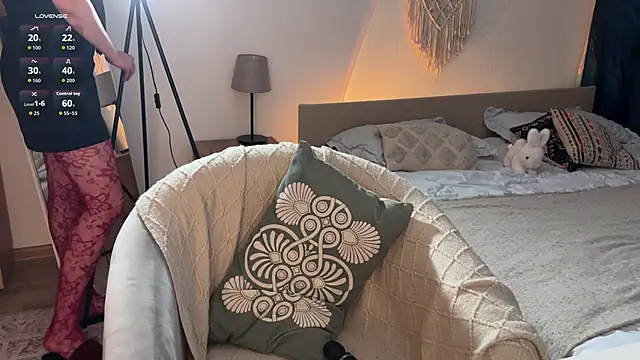 jennetdoll online show from October 6, 12:35 pm