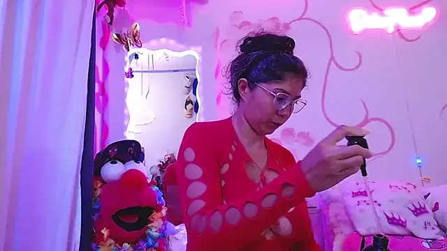 Snapshot of dainaflowers chatting on February 9, 3:43 am dainaflowers online show from February 9, 3:43 am