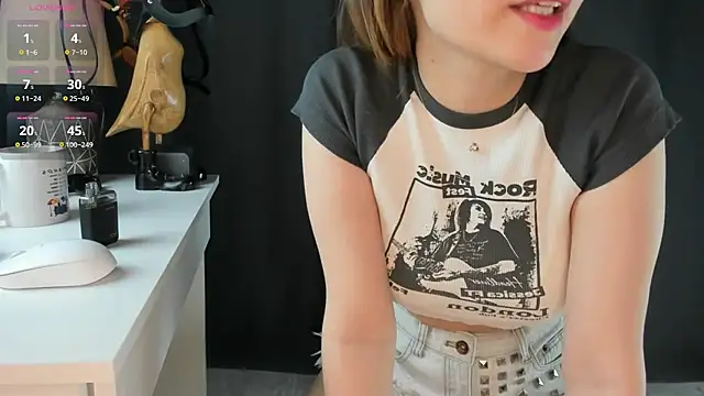 Kelly  bon online show from February 28, 1:14 pm