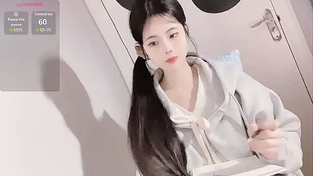 Qedgjwyz1 online show from February 7, 1:53 pm