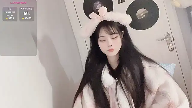 Qedgjwyz1 online show from February 22, 5:02 pm