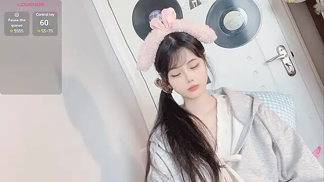 Qedgjwyz1 online show from March 1, 10:42 pm