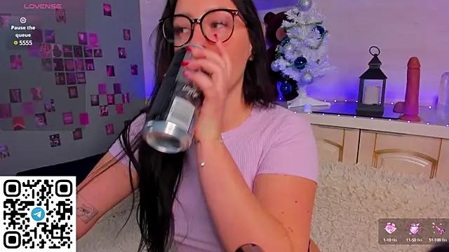 Snapshot of Kruela_Eva chatting on December 9, 11:34 pm Kruela Eva online show from December 9, 11:34 pm