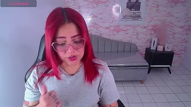 Snapshot of samm_t_ chatting on December 4, 10:19 pm samm t online show from December 4, 10:19 pm