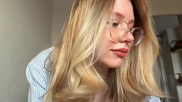 HoneyAudrey online show from February 28, 3:48 am