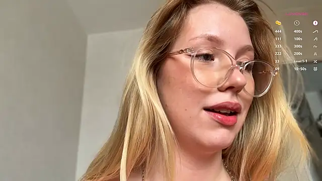 HoneyAudrey online show from March 7, 4:02 am