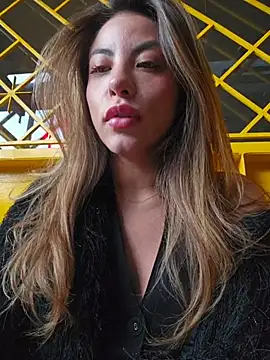 Karen San Miguel online show from April 16, 6:30 pm