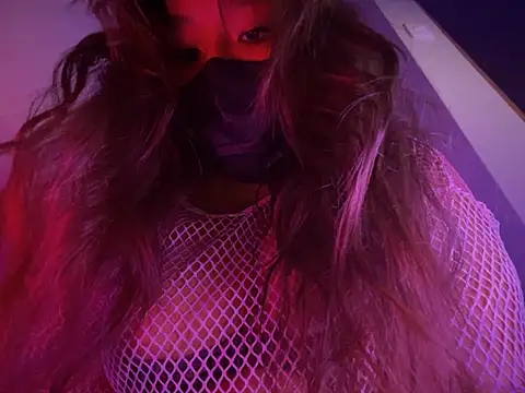 Snapshot of LunaXoxo chatting on March 18, 2:15 am LunaXoxo online show from March 18, 2:15 am