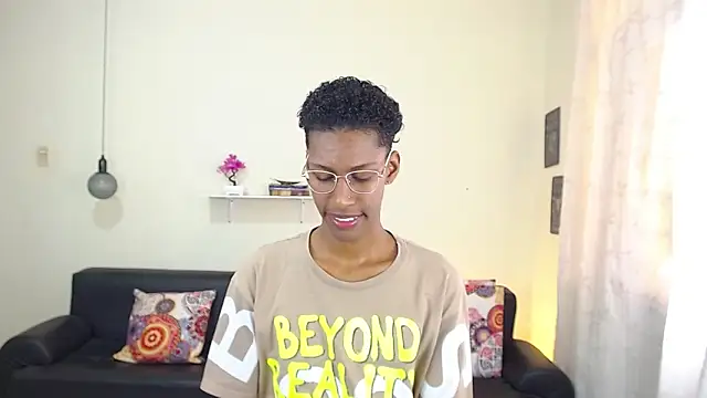 maiki18  online show from February 6, 1:21 pm