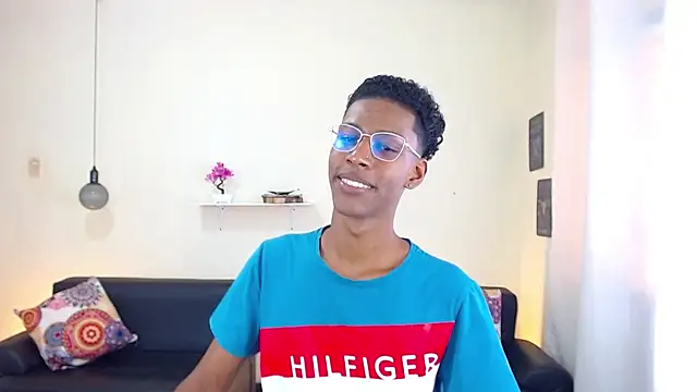 maiki18  online show from February 11, 7:59 pm