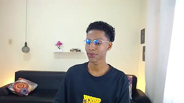 maiki18  online show from February 20, 1:40 pm