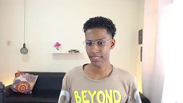 maiki18  online show from February 25, 7:58 pm