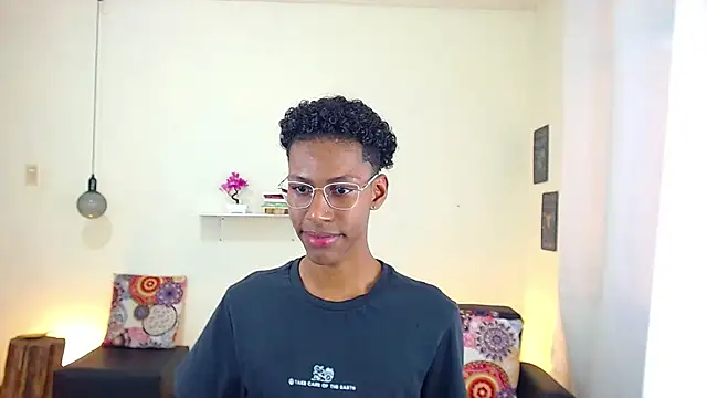 maiki18  online show from March 12, 7:59 pm