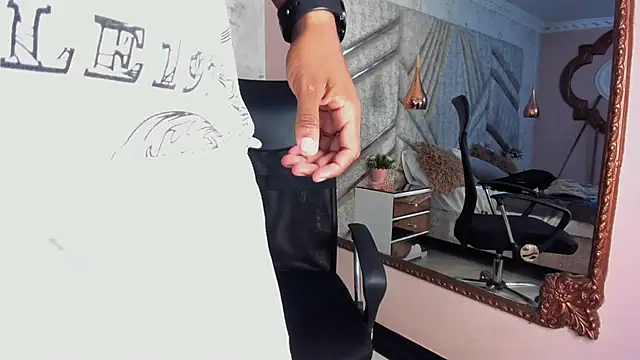 Snapshot of JamesParck chatting on January 19, 6:43 pm JamesParck online show from January 19, 6:43 pm