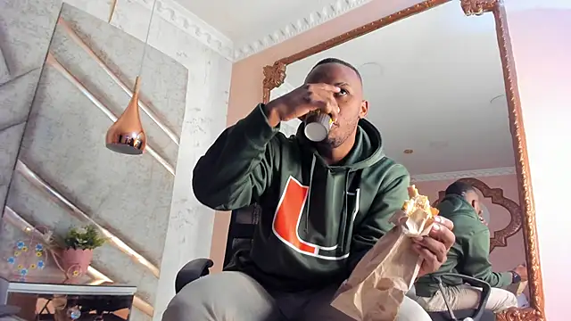 Snapshot of JamesParck chatting on January 24, 12:20 pm JamesParck online show from January 24, 12:20 pm