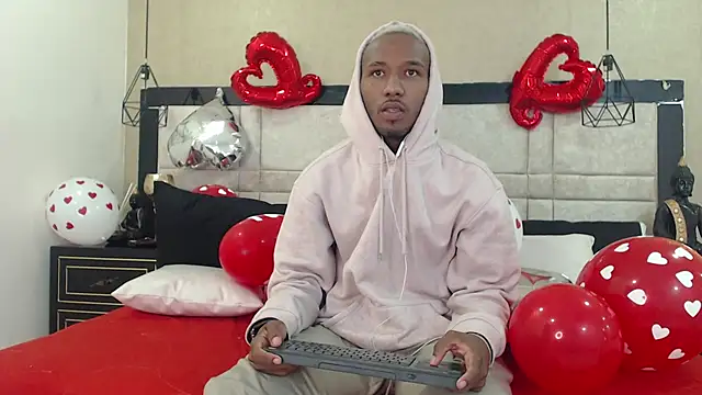 Snapshot of JamesParck chatting on February 13, 10:12 am JamesParck online show from February 13, 10:12 am