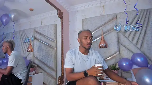 Snapshot of JamesParck chatting on February 16, 12:21 pm JamesParck online show from February 16, 12:21 pm