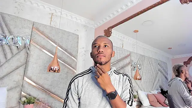 Snapshot of JamesParck chatting on February 21, 12:39 pm JamesParck online show from February 21, 12:39 pm