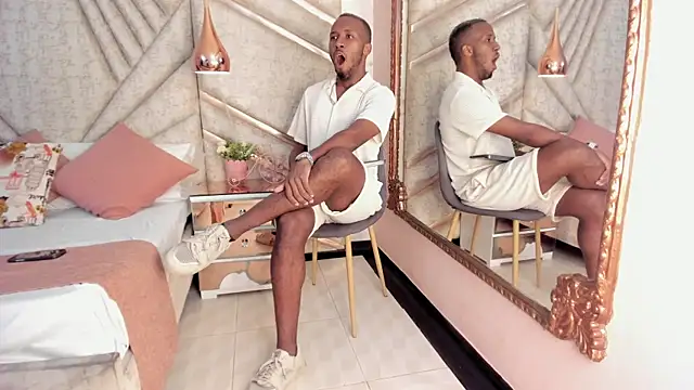 Snapshot of JamesParck chatting on March 14, 11:56 am JamesParck online show from March 14, 11:56 am