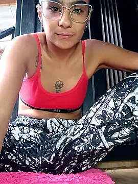 Leslly  online show from January 6, 1:04 pm