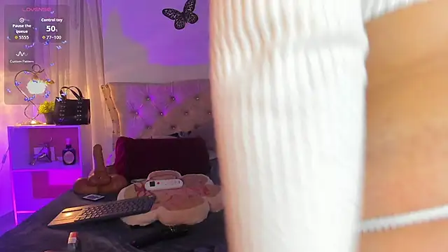 Sarahballiston  online show from December 3, 1:46 am