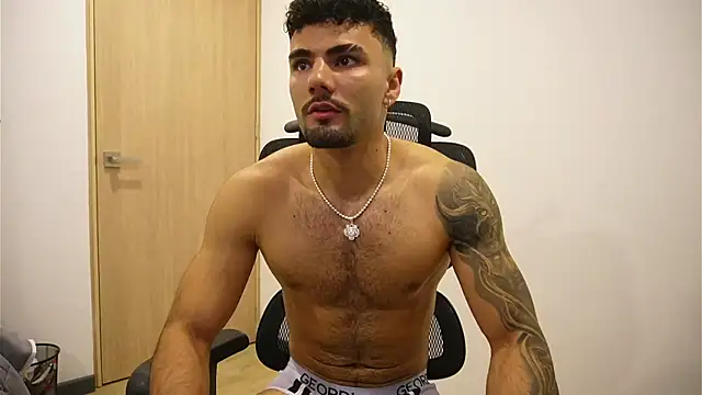 Snapshot of Derek_w chatting on March 8, 5:17 am Derek w online show from March 8, 5:17 am